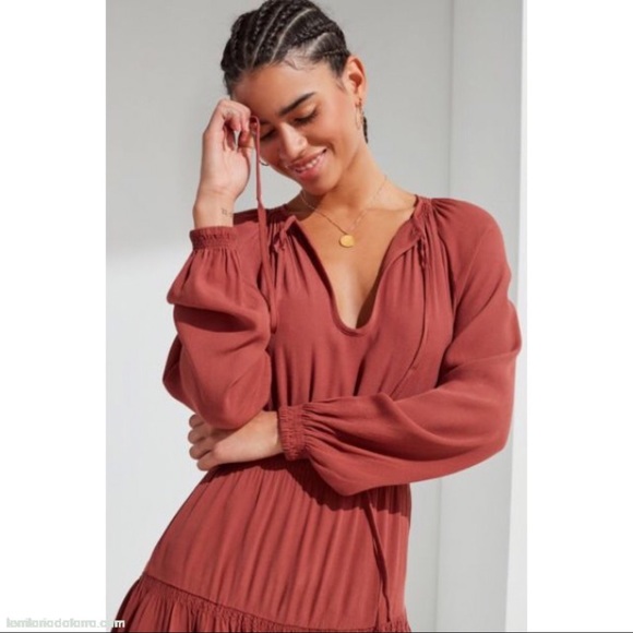 LAST ONE! UO Reese Tiered Smocked Midi Dress - Picture 3 of 7